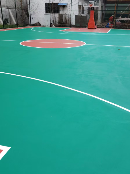 黄岛 球场长期使用易出现地面开裂